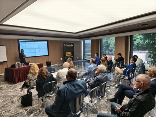 Professionisti del settore alimentare assistono alla presentazione sui gestionali per il settore alimentare durante l’evento Work Different a Caserta